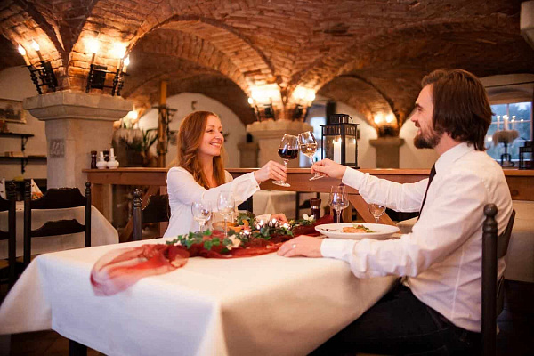 Романтическое свидание в ресторане в Липецке. Ultra Подарки. Купить романтическое свидание в ресторане в Липецке. Подарите самым близким незабываемые моменты и признайтесь в искренних чувствах. Сервис UltraPodarki.ru 8-800-505-95-30. Романтическое свидание в ресторане в Липецке, свидание в Липецке, свидание в ресторане, сертификат на свидание в ресторане, сертификат на свидание в Липецке, купить свидание, купить свидание Липецк, первое свидание, девушка свидание, хороший ресторан, романтический ресторан, романтический вечер, романтический ужин, романтические любимому, романтическая музыка