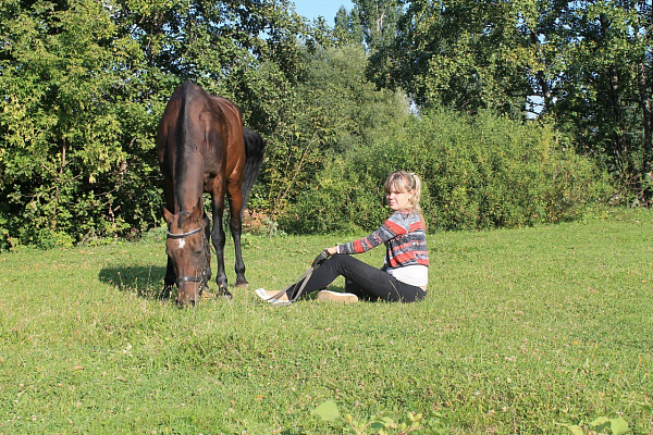 Конная прогулка в Липецке. Подарочные сертификаты Ultra Подарки. Купить оригинальный подарок или подарочный сертификат на Конная прогулка в Липецке. Сервис UltraPodarki.ru 8-800-505-9530. Катание на лошадях, Прогулка на лошади, Прогулка на лошадях для двоих, Конная прогулка, конный клуб, Конный клуб Гиппа, конная прогулка, конная прогулка в Липецке