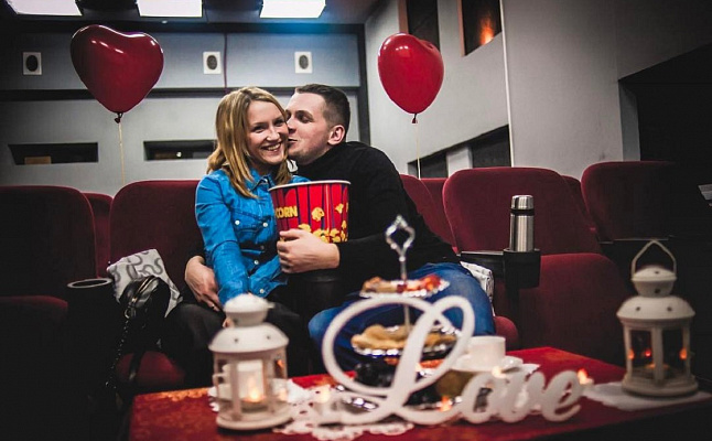 Романтическое свидание в кинотеатре в Липецке. Ultra Подарки. Купить романтическое свидание в кинотеатре в Липецке. Подарите самым близким незабываемые моменты и признайтесь в искренних чувствах. Сервис UltraPodarki.ru 8-800-505-95-30. Романтическое свидание в кинотеатре в Липецке, свидание в Липецке, свидание в кинотеатре, сертификат на свидание в кинотеатре, сертификат на свидание в Липецке, купить свидание, купить свидание Липецк, первое свидание, девушка свидание, хороший кинотеатре, романтический кинотеатре, романтический вечер, романтический ужин, романтические любимому, романтическая музыка