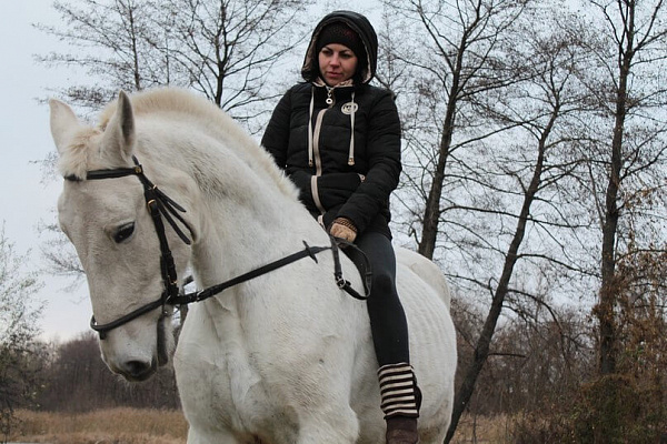 Конная прогулка в Липецке. Подарочные сертификаты Ultra Подарки. Купить оригинальный подарок или подарочный сертификат на Конная прогулка в Липецке. Сервис UltraPodarki.ru 8-800-505-9530. Катание на лошадях, Прогулка на лошади, Прогулка на лошадях для двоих, Конная прогулка, конный клуб, Конный клуб Гиппа, конная прогулка, конная прогулка в Липецке