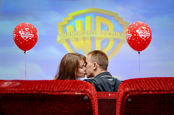 Романтическое свидание в кинотеатре в Липецке. Ultra Подарки. Купить романтическое свидание в кинотеатре в Липецке. Подарите самым близким незабываемые моменты и признайтесь в искренних чувствах. Сервис UltraPodarki.ru 8-800-505-95-30. Романтическое свидание в кинотеатре в Липецке, свидание в Липецке, свидание в кинотеатре, сертификат на свидание в кинотеатре, сертификат на свидание в Липецке, купить свидание, купить свидание Липецк, первое свидание, девушка свидание, хороший кинотеатре, романтический кинотеатре, романтический вечер, романтический ужин, романтические любимому, романтическая музыка